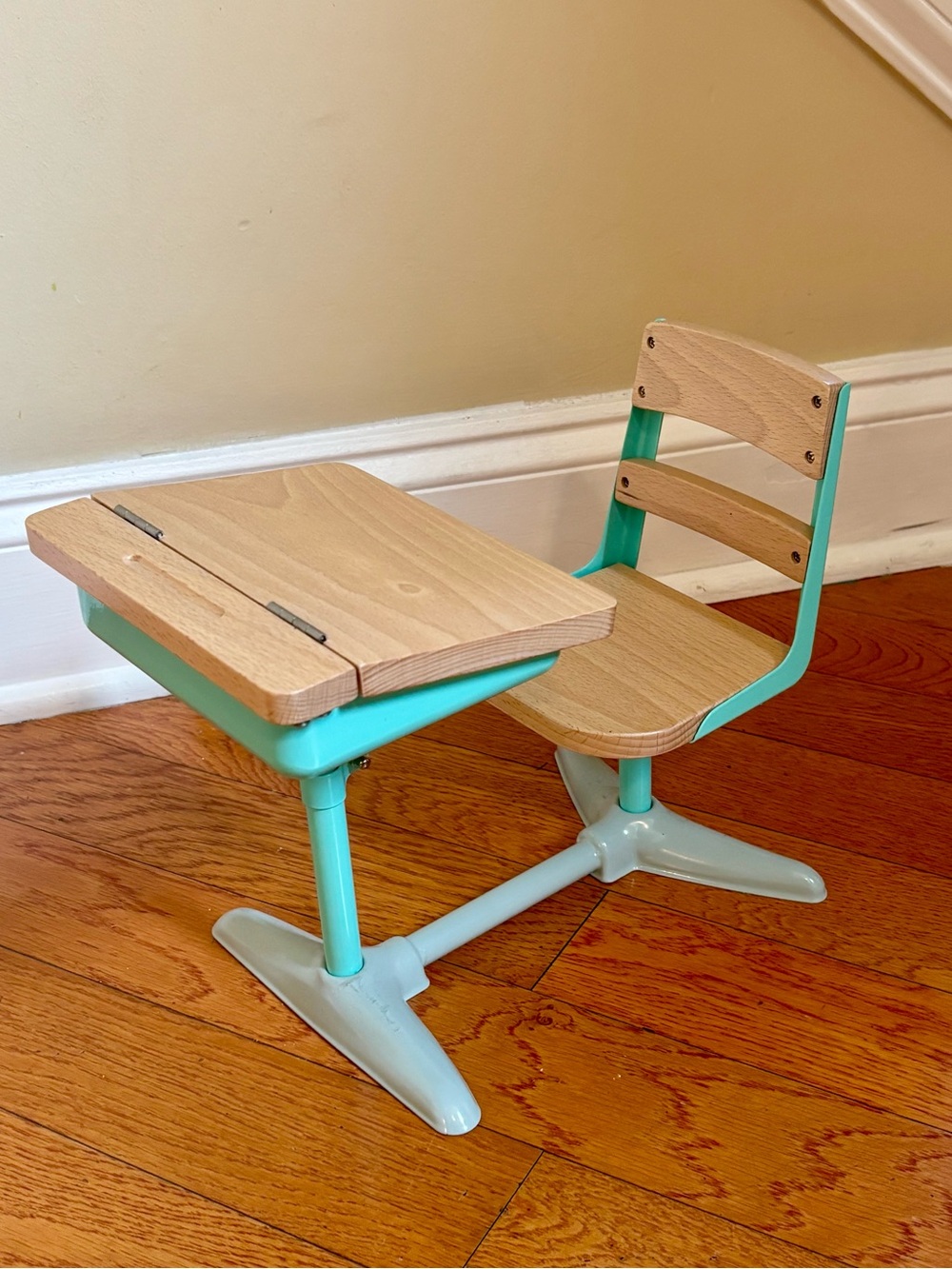 American Girl Maryellen Wood and Metal School Desk LIKE NEW
